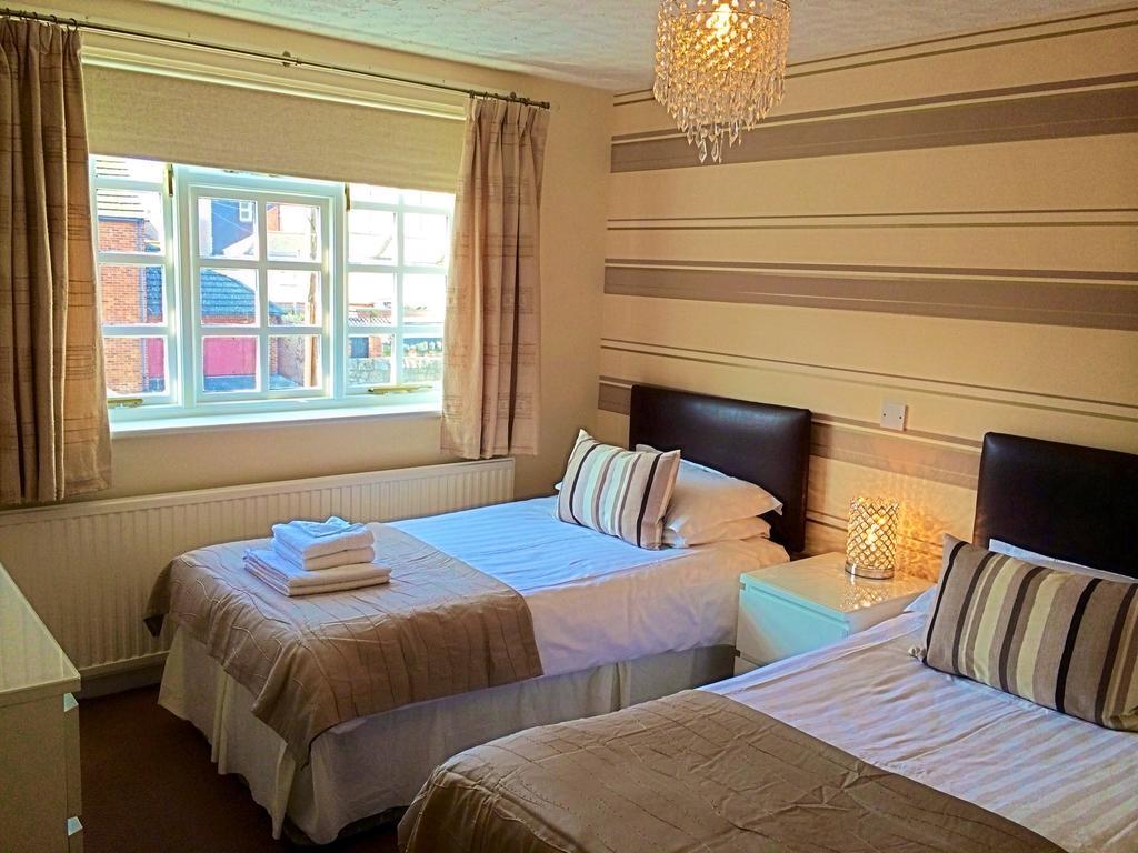 Marina Court Hotel Weymouth Room photo
