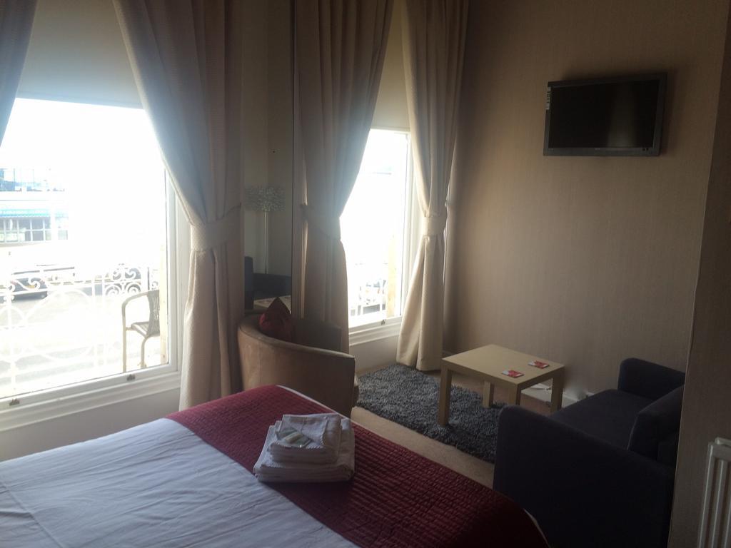 Marina Court Hotel Weymouth Room photo
